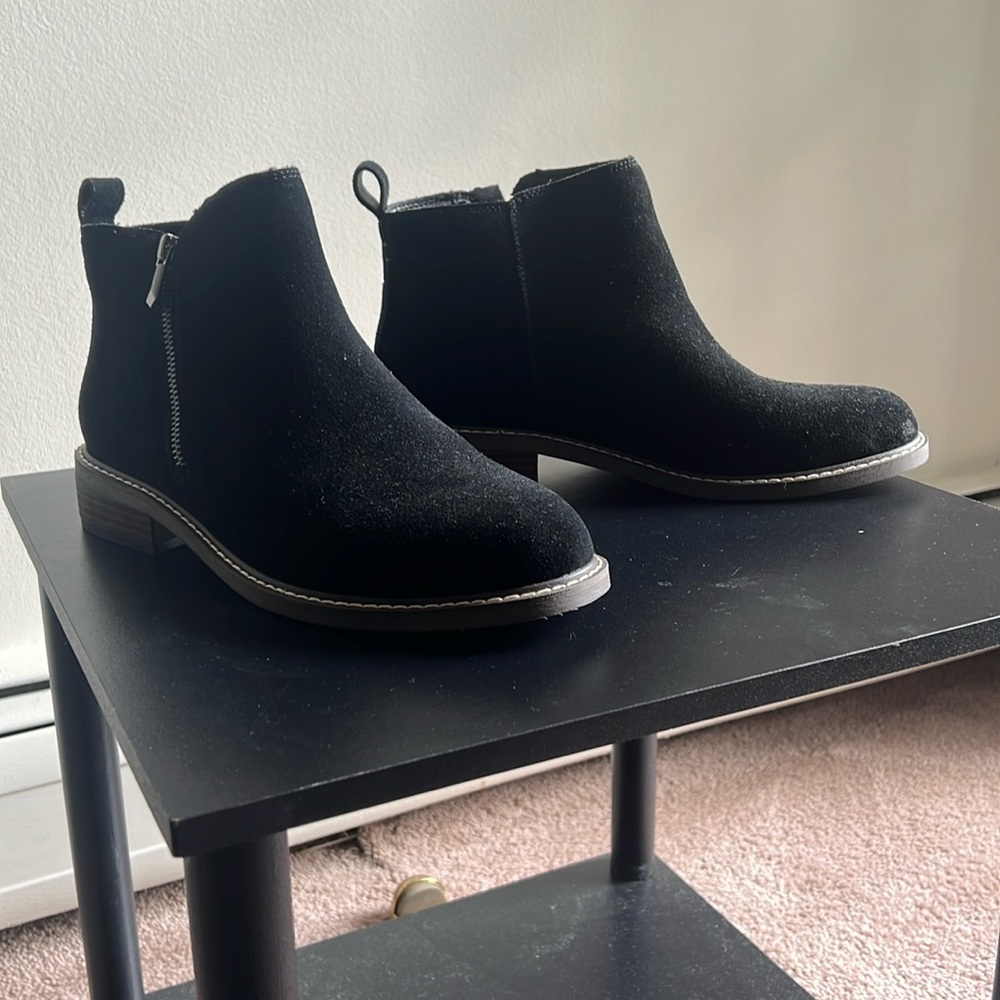 Never worn, super comfortable ankle boots!